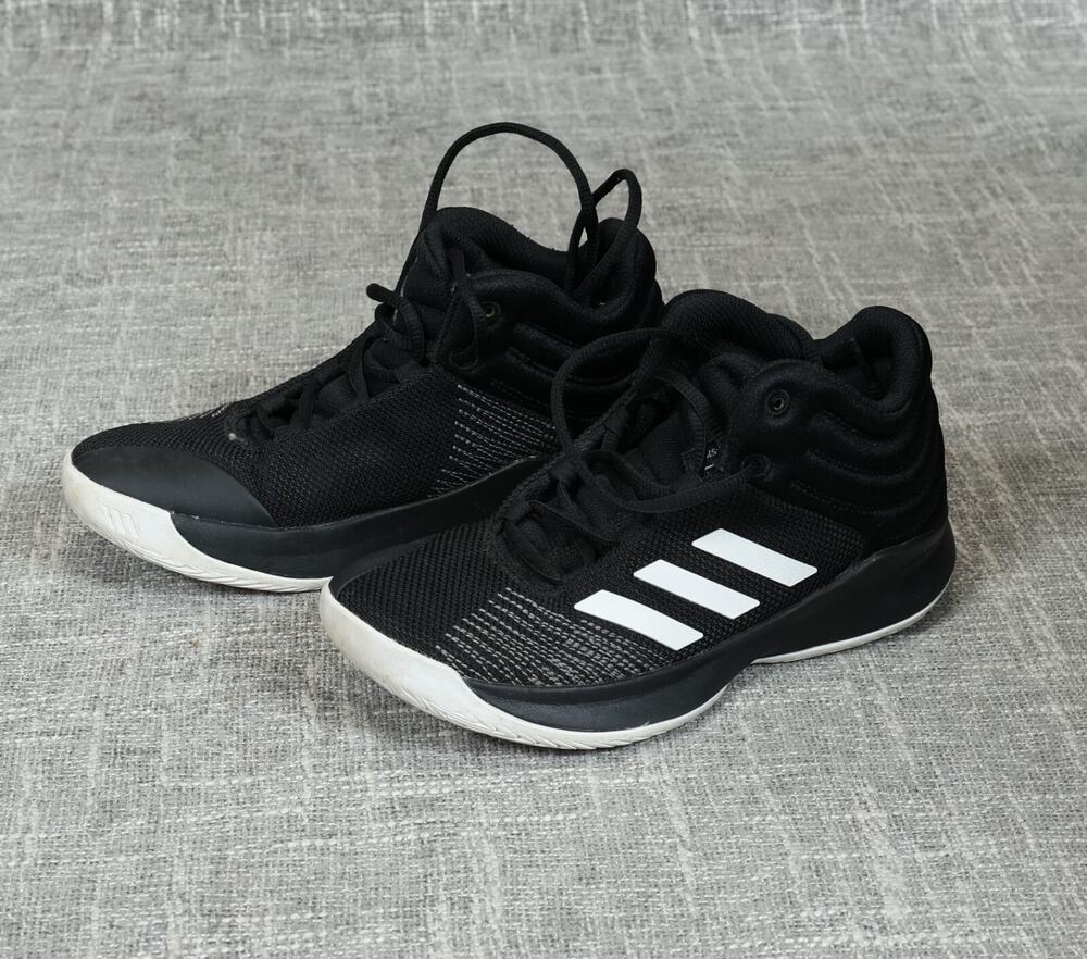adidas Pro Spark Basketball Shoe Kids Size 4 1/2